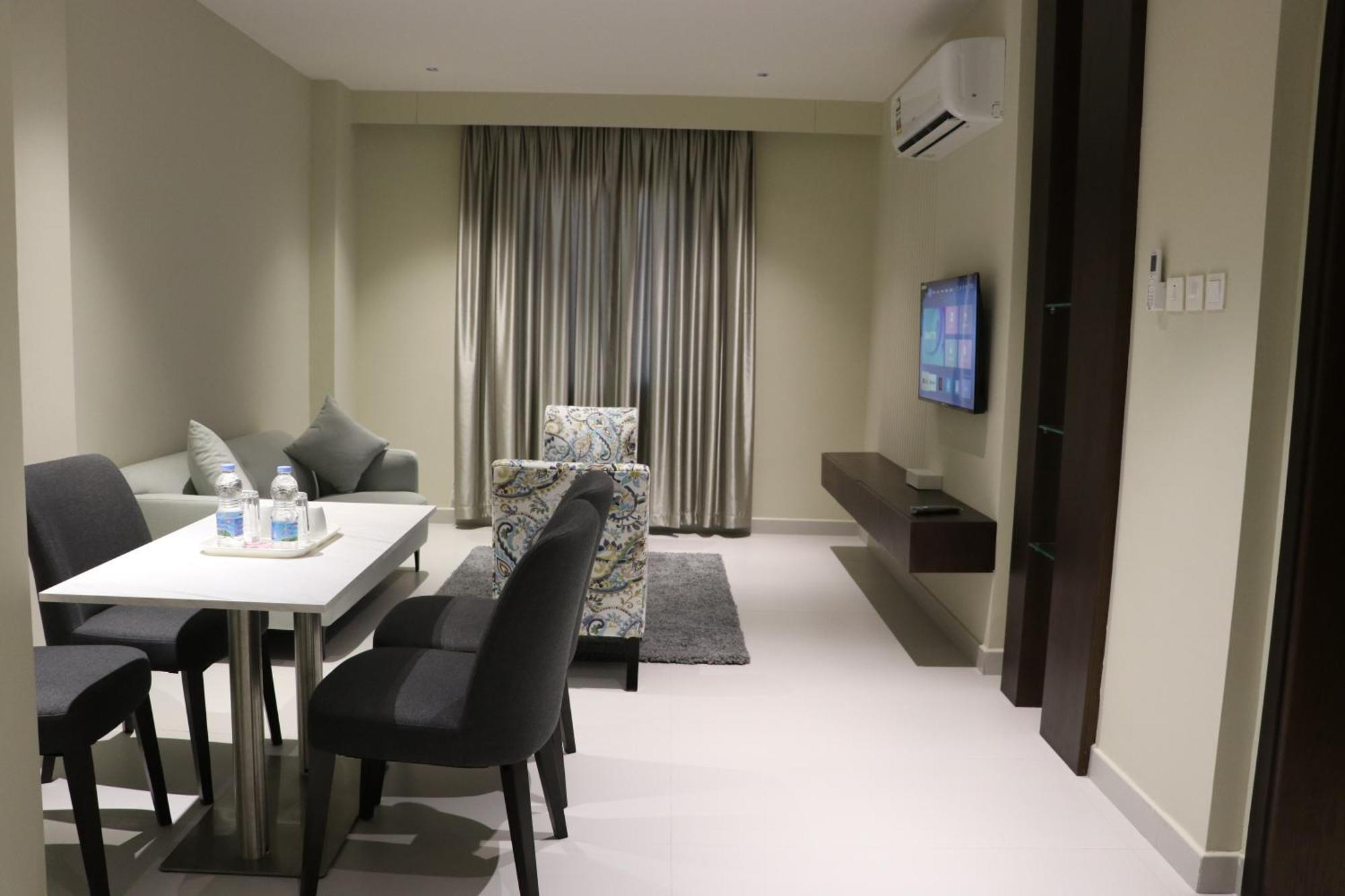 זאב Jarzez Hotel Apartments Al Hail מראה חיצוני תמונה