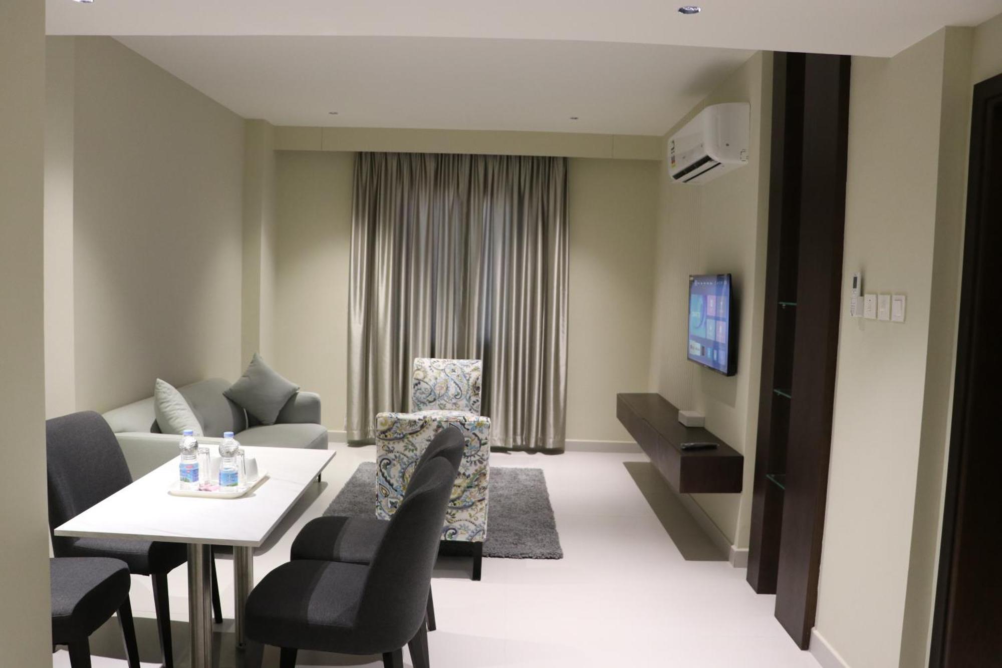 זאב Jarzez Hotel Apartments Al Hail מראה חיצוני תמונה