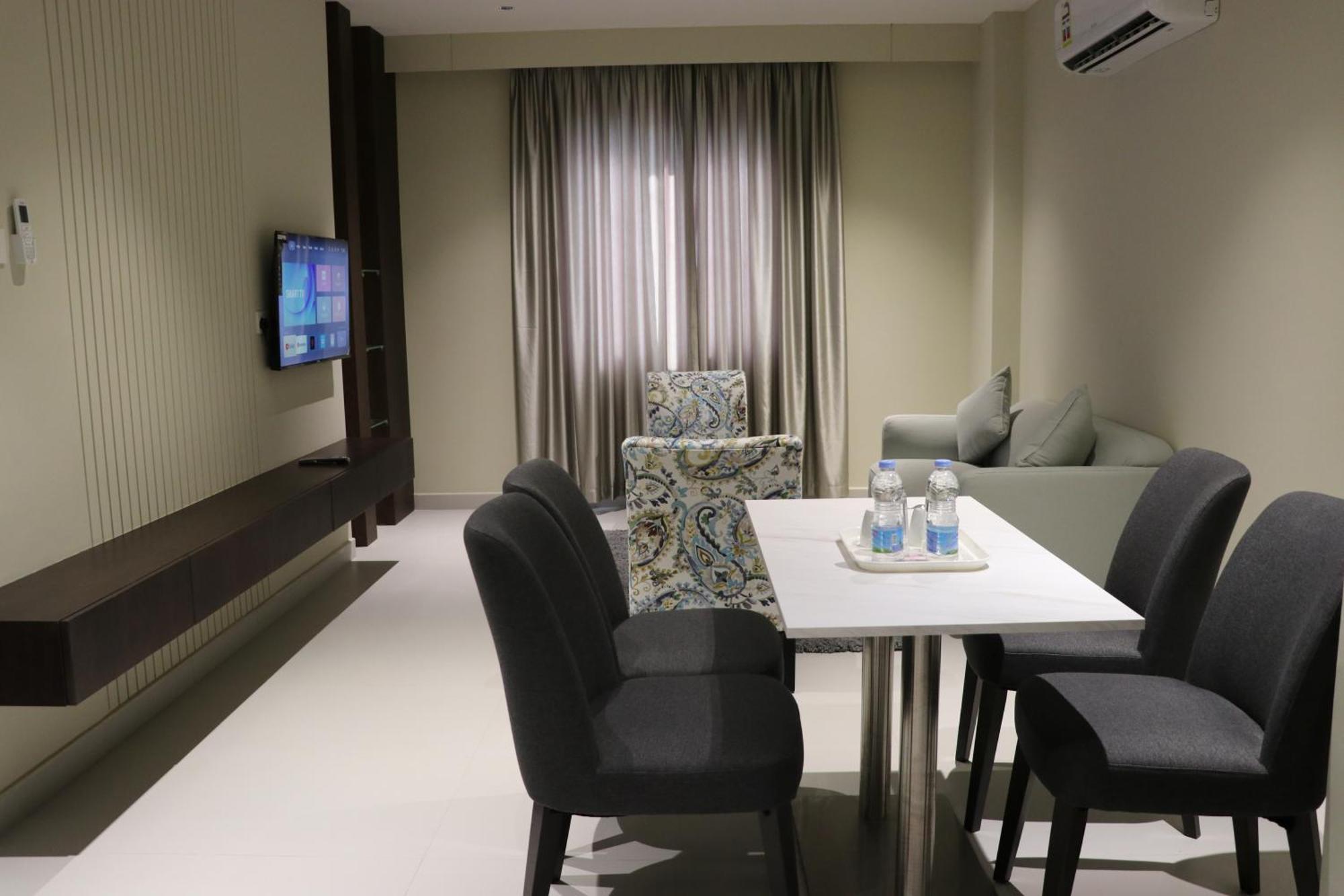 זאב Jarzez Hotel Apartments Al Hail מראה חיצוני תמונה